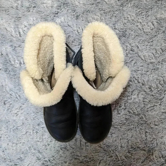 Ugg Akadia Black Boots Sheepskin Fur Lined Size 7 - Picture 5 of 9